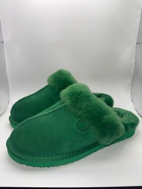 Fireside by Dearforms Plush Green Shearling Clog Slippers. Size 9